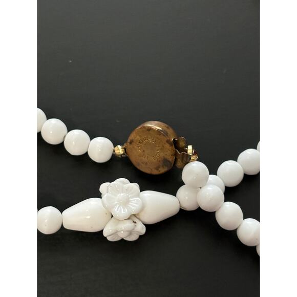 Vintage Molded Milk Glass Necklace Made in Germany 30" Flowers - Picture 5 of 5